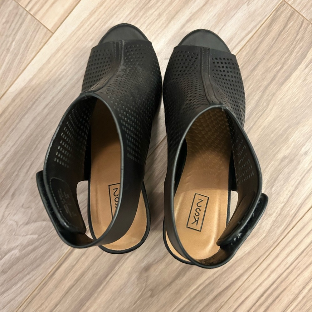 Open toe booties - like new - Picture 2 of 4